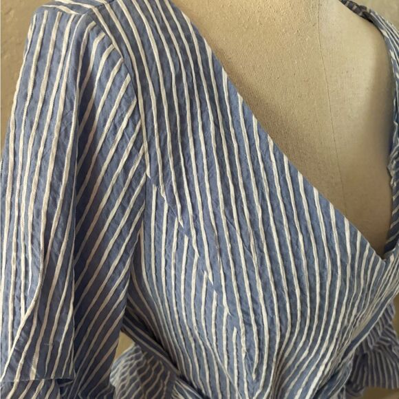 White House Black Market Seersucker Top with Tie Waist Sz 12 - Picture 5 of 14